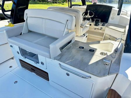 Boston Whaler 350 Realm image