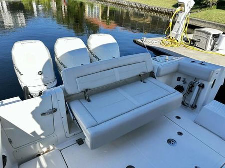 Boston Whaler 350 Realm image