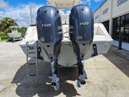 Cobia 261-CENTER-CONSOLE image