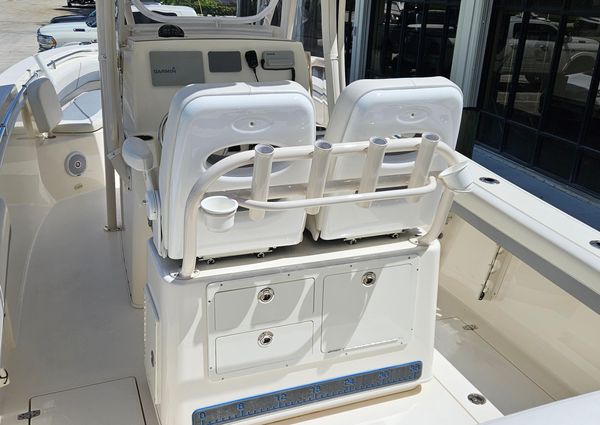 Cobia 261-CENTER-CONSOLE image