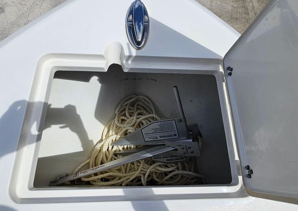 Cobia 261-CENTER-CONSOLE image