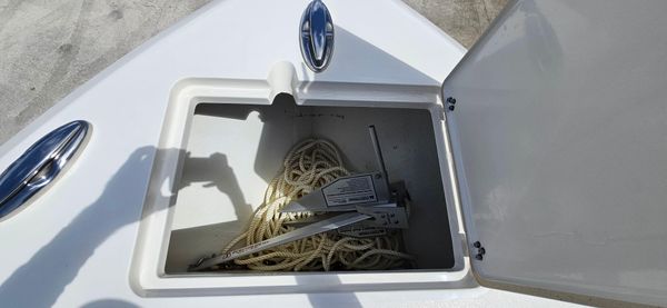 Cobia 261-CENTER-CONSOLE image