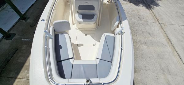 Cobia 261-CENTER-CONSOLE image