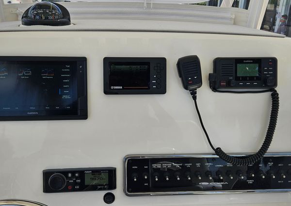 Cobia 261-CENTER-CONSOLE image