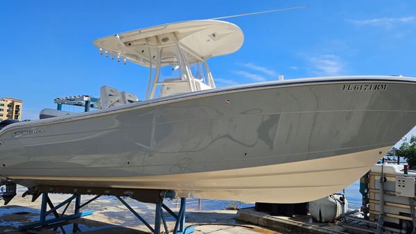 Cobia 261 Center Console 