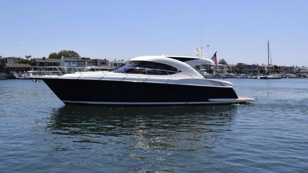 Riviera 440 Sport Yacht 