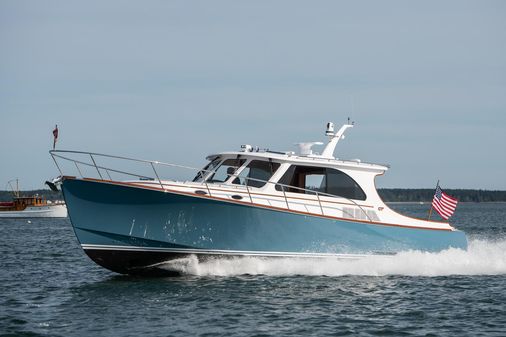 Hinckley Talaria 43 image