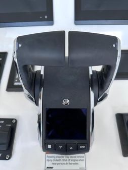 Intrepid 375 Center Console FE image