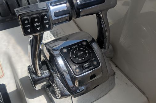 Boston Whaler 305 Conquest image