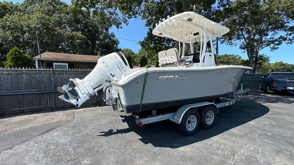 Sea Pro 239 Center Console 