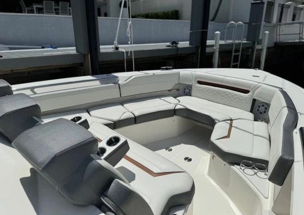 Tiara Yachts 43 LS image