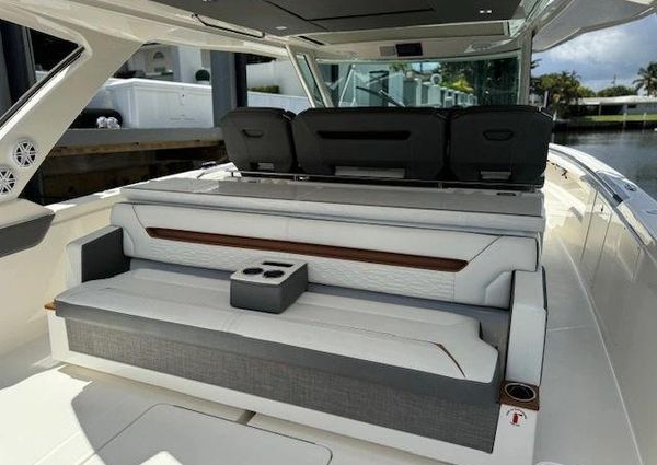 Tiara Yachts 43 LS image