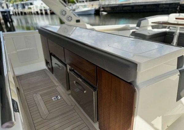 Tiara Yachts 43 LS image