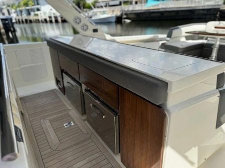 Tiara Yachts 43 LS image