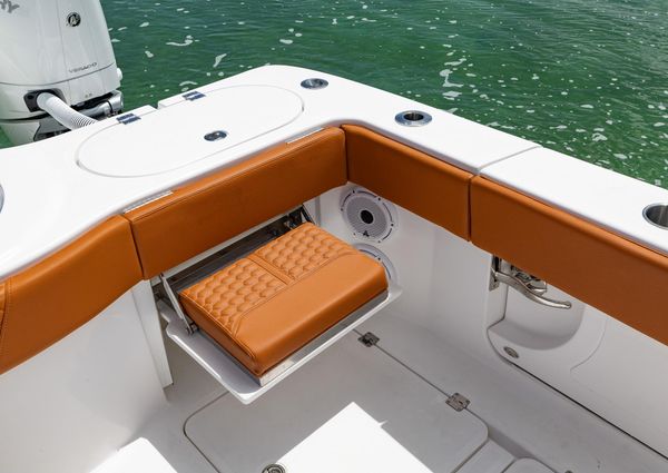 Invincible 46-PILOTHOUSE image