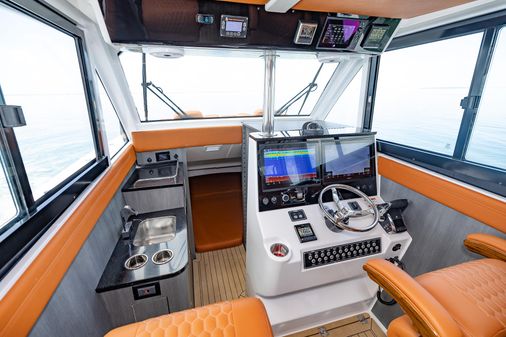 Invincible 46 Pilothouse image