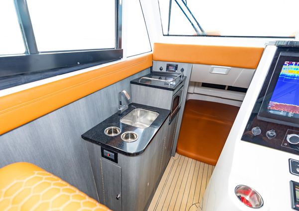 Invincible 46-PILOTHOUSE image