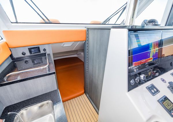 Invincible 46-PILOTHOUSE image