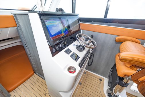 Invincible 46 Pilothouse image