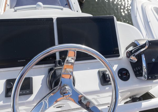 Invincible 46-PILOTHOUSE image