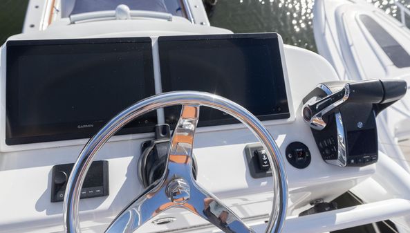 Invincible 46-PILOTHOUSE image