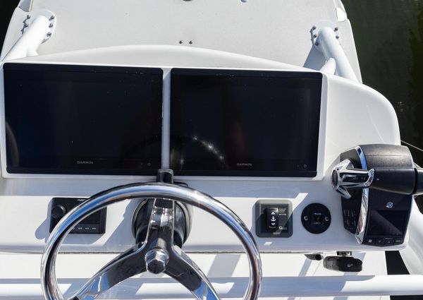 Invincible 46-PILOTHOUSE image