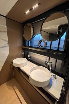 Ferretti Yachts 720 image