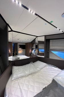 Ferretti Yachts 720 image