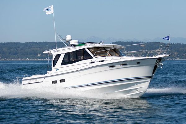 Cutwater C-30 Sedan - main image