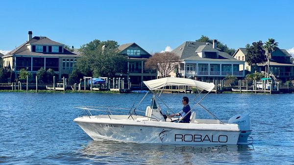 Robalo 1820 Center Console 