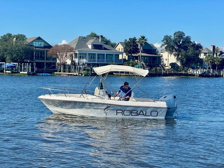 Robalo 1820 Center Console image