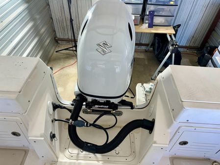 Robalo 1820 Center Console image