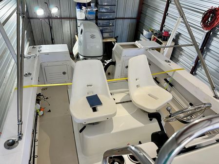 Robalo 1820 Center Console image