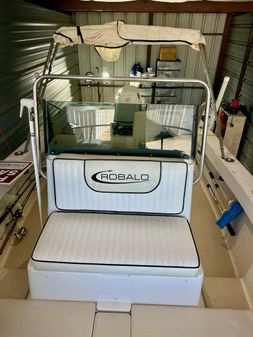 Robalo 1820 Center Console image