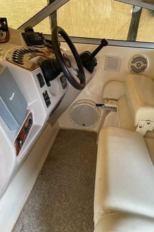 Rinker 342 Fiesta Vee image