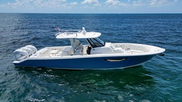 Pursuit S 378 Sport