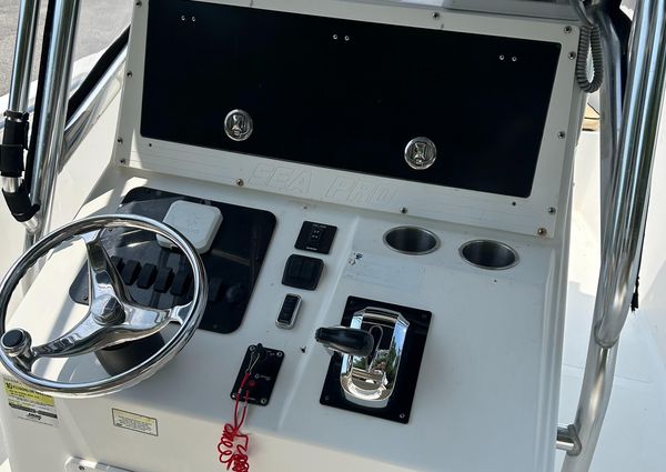 Sea Pro 238 Center Console image