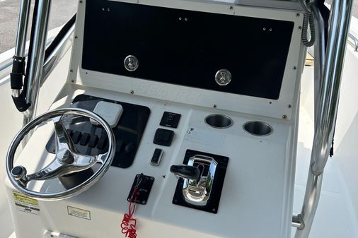 Sea Pro 238 Center Console image