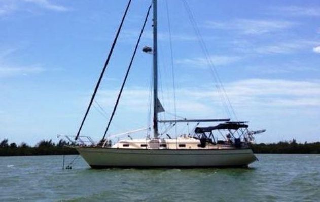 Island Packet 380 - main image