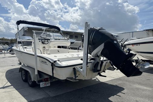 Boston Whaler 220 Dauntless image