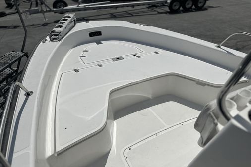 Boston Whaler 220 Dauntless image