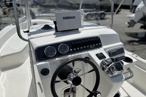 Boston Whaler 220 Dauntless image