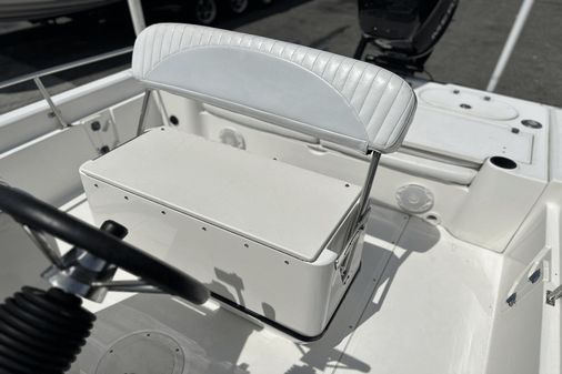 Boston Whaler 220 Dauntless image