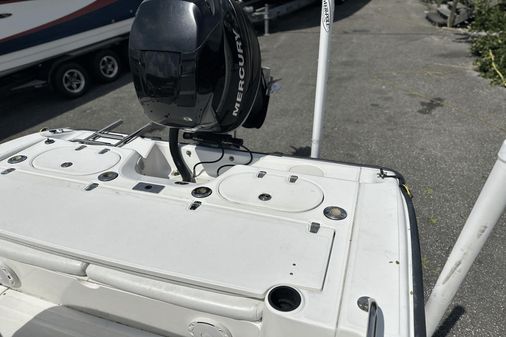 Boston Whaler 220 Dauntless image