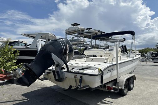 Boston Whaler 220 Dauntless image