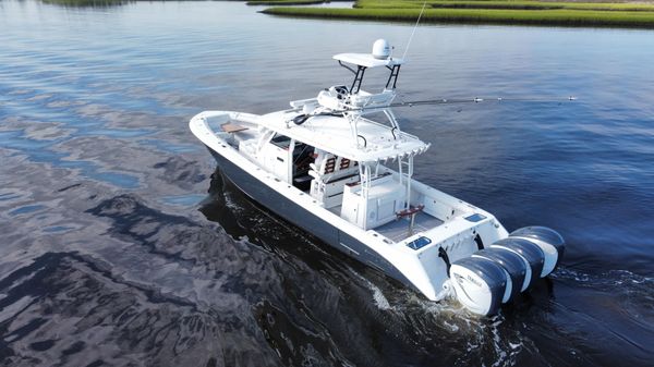 Everglades 435 Center Console image