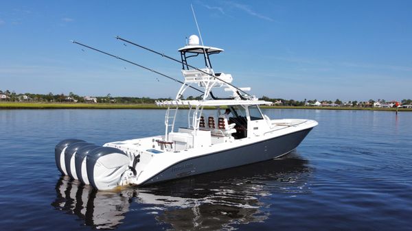 Everglades 435 Center Console