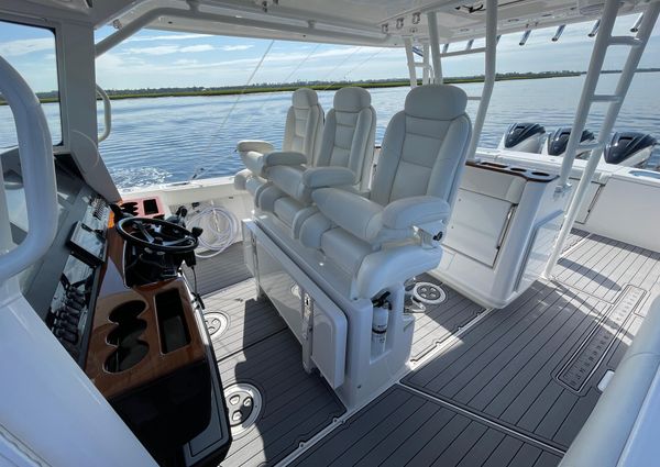 Everglades 435-CENTER-CONSOLE image