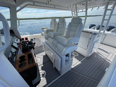 Everglades 435 Center Console image