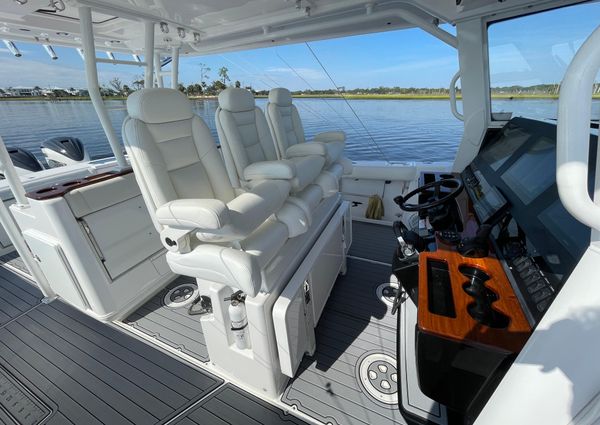 Everglades 435-CENTER-CONSOLE image